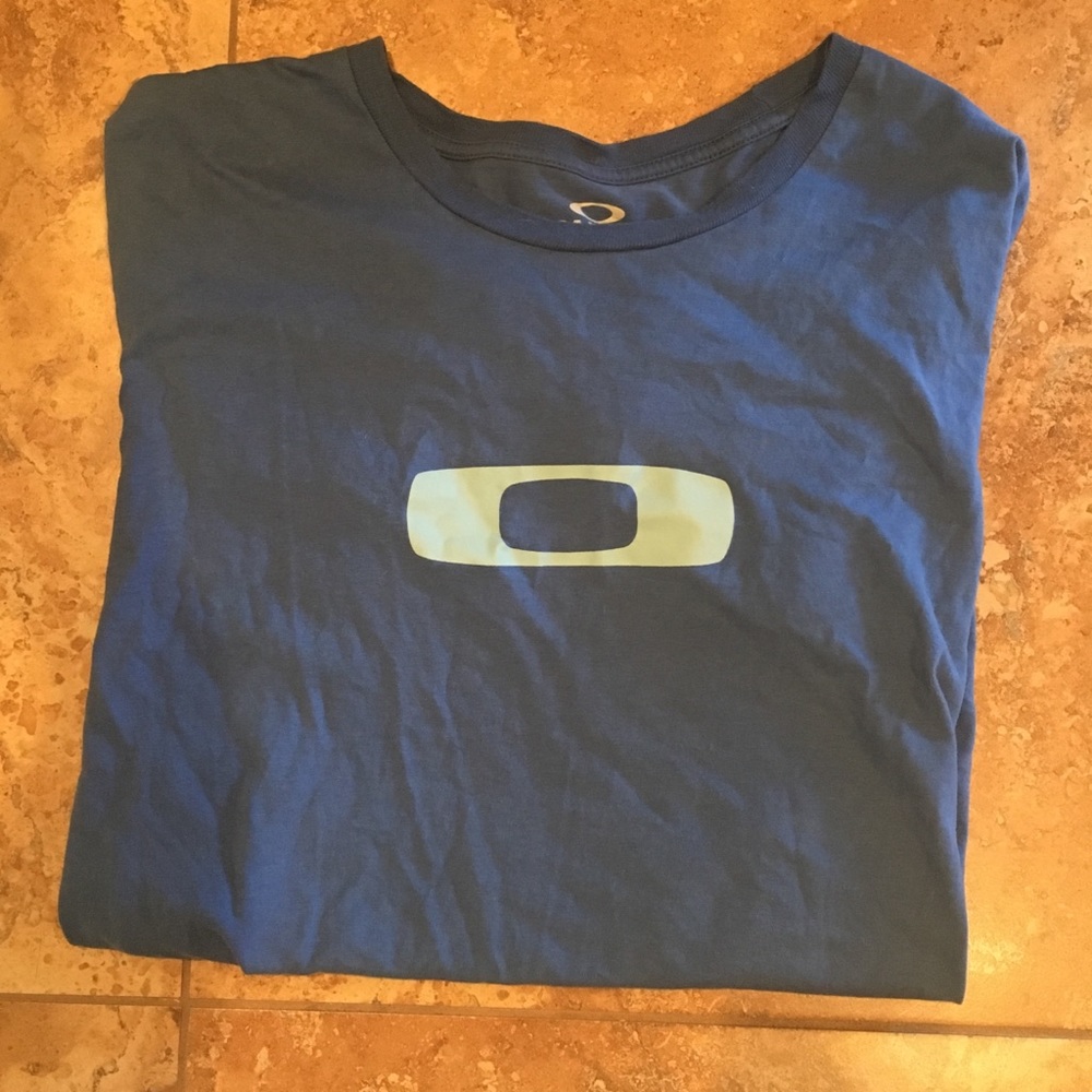 Oakley T-shirt